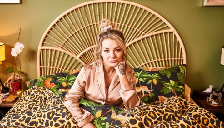 ROSIE MOLLOY GIVES UP EVERYTHING